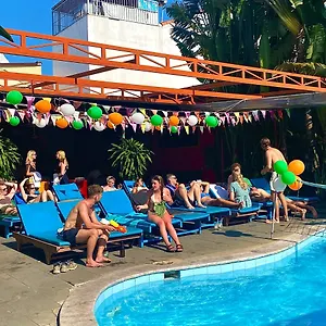  Hostel Bed Station & Pool Bar 
